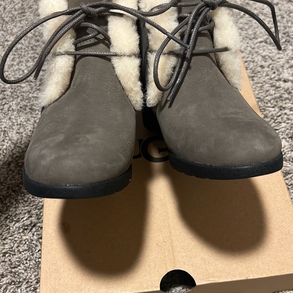 UGG JEOVANA MYSTERIOUS BOOTS WOMEN'S SIZE-5 - Picture 6 of 9